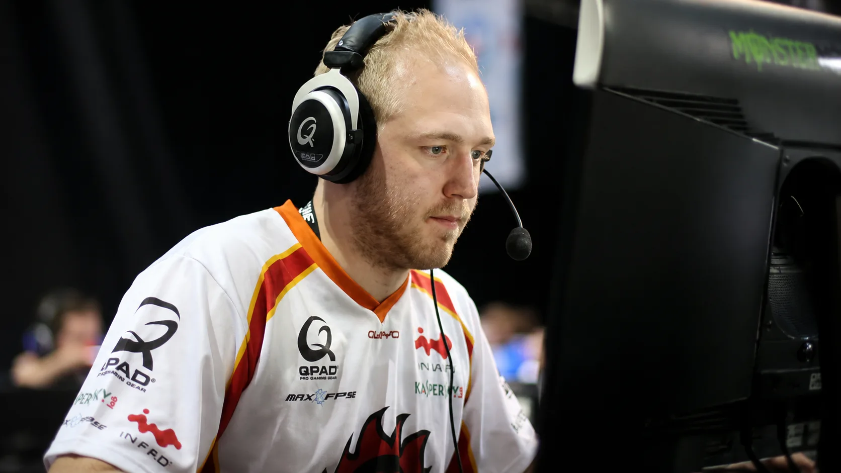 Pobierz konfigurację „zneel.cfg” dla CS 1.6 — 1